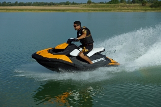 2014 SEA-DOO SPARK 2UP_ACTION7